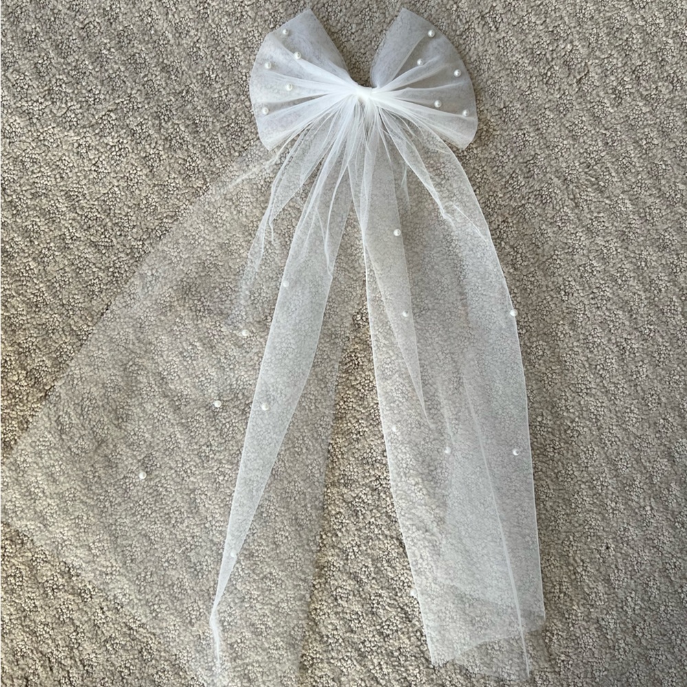 Elegant White Tulle bow with Pearls